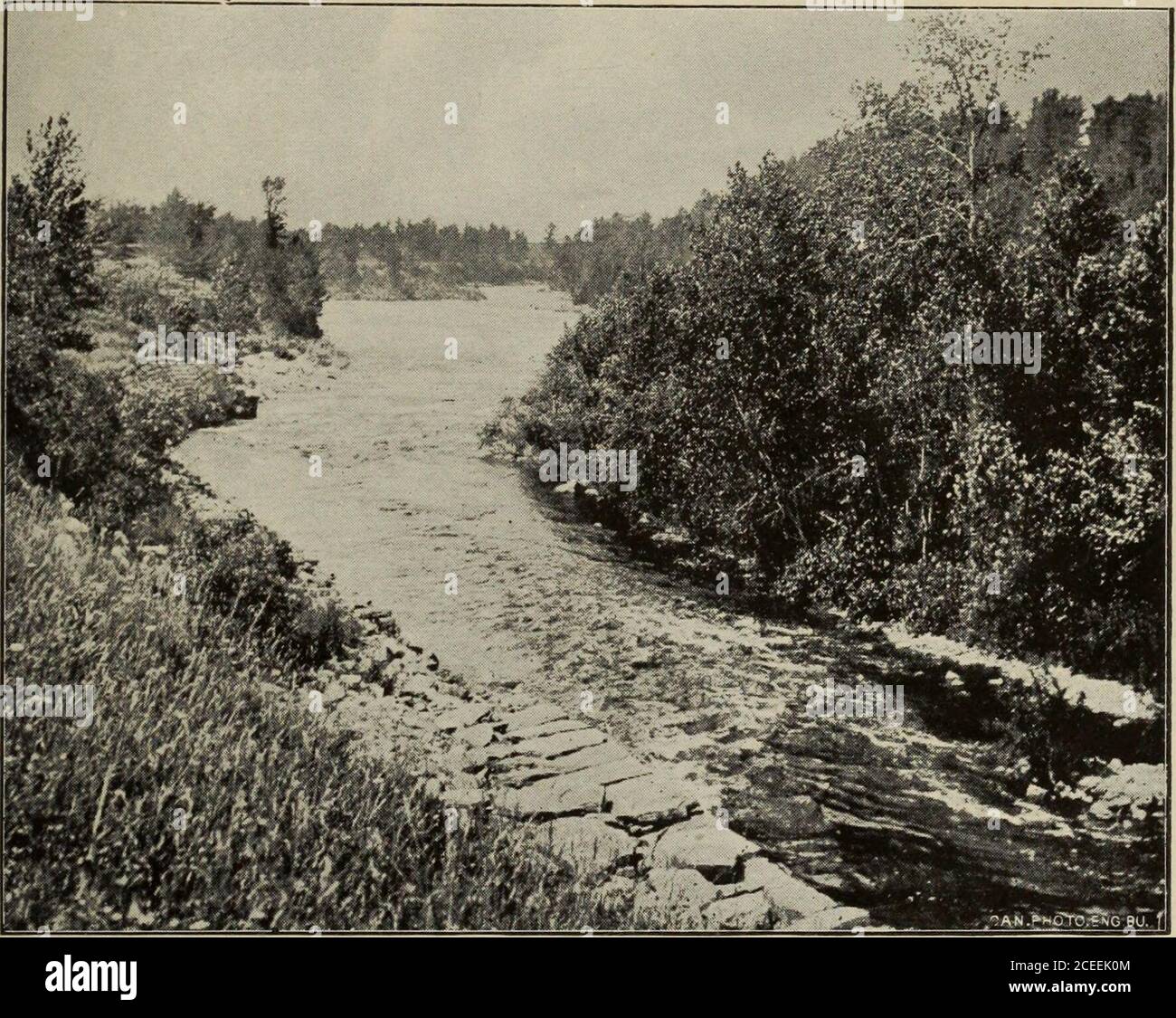 . La route pittoresque de Rideau ... à travers les paysages les plus charmants d'Amérique. Une vue, Big Rideau Lake la pittoresque route Rideau. 21, Ottawa House, Newboro, Geo. W. Preston, Hôtel de Kenny. Jones Falls, Thos. Kenny, SURVEILLEZ CES LIEUX ET CHOSES: Kingston Mills ravine, avec pont de chemin de fer au-dessus. Le profil du duc de Wellingtons dans la roche de granit. Chenal sinueux entre Cranberry et Whitefish Lake. Les collines de la Heather à Whitefish Lake. Barrage et paysage à Jones Falls. Les quartiers, où le bateau semble entrer dans les bois. Les Fiddlers Elbow ou Blind Channel, où vous pouvez Banque D'Images