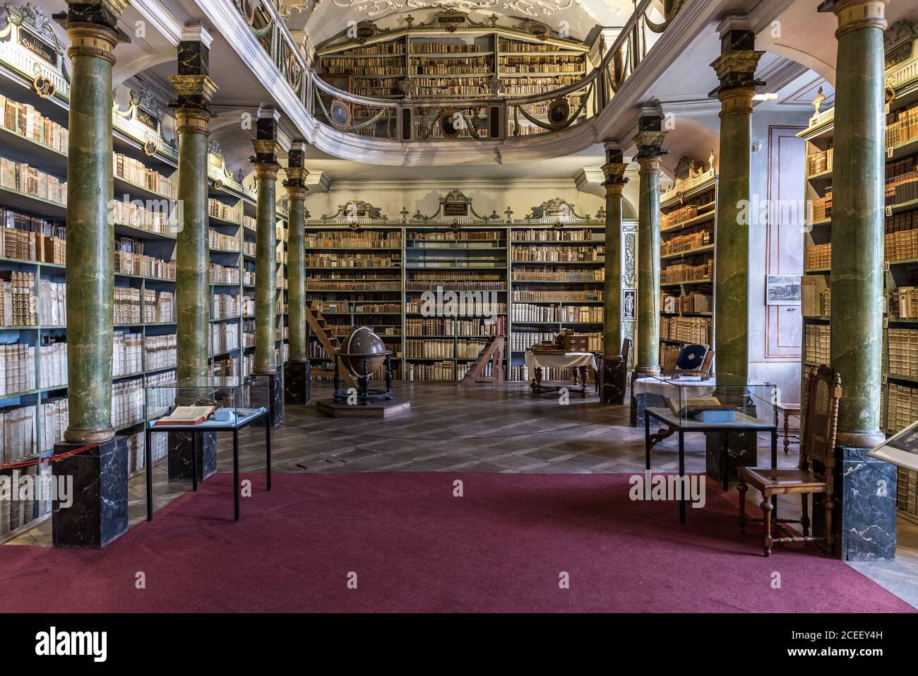Une ancienne bibliothèque dans un monastère Banque D'Images