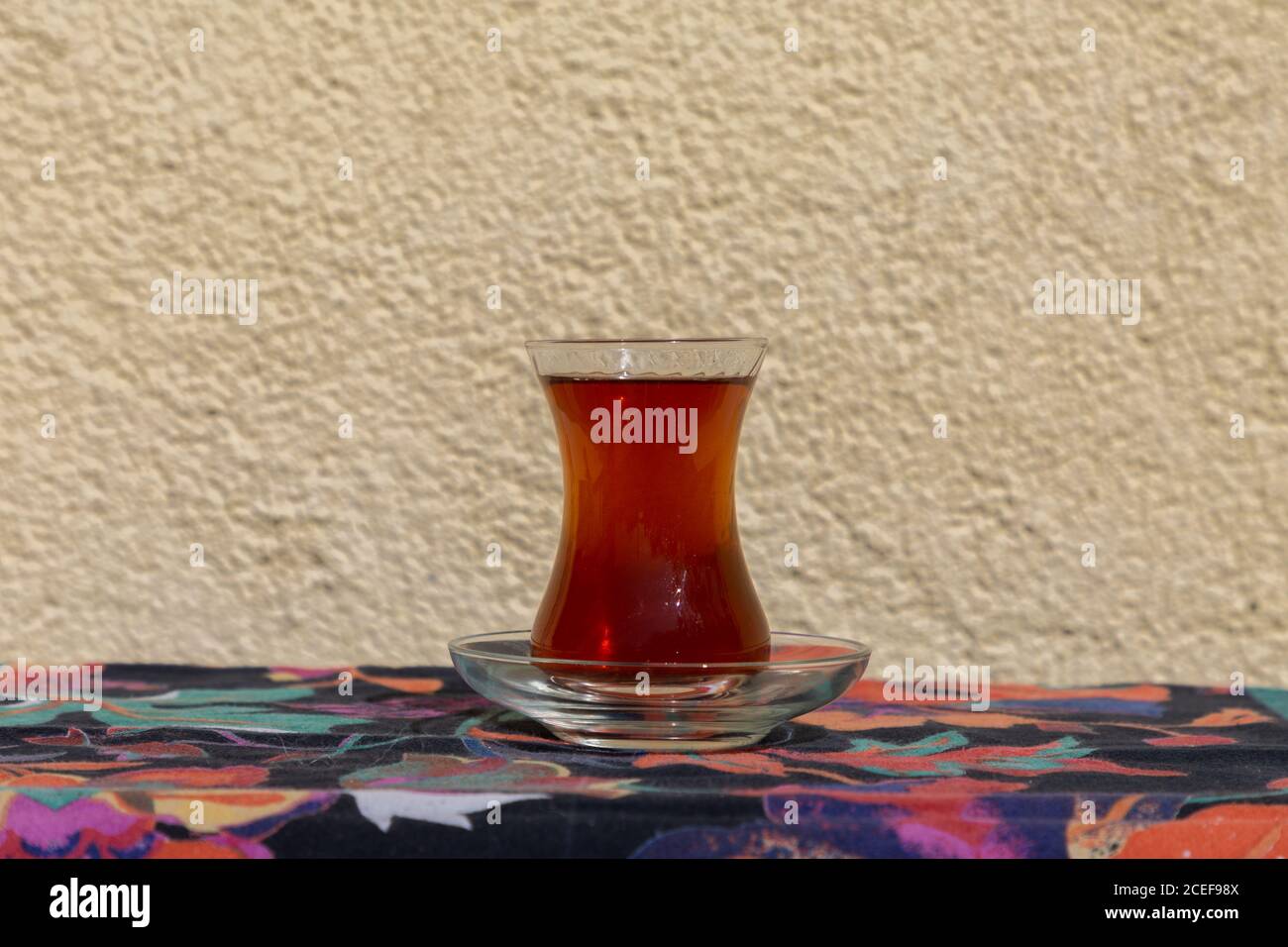 Verre de thé turc traditionnel Banque D'Images