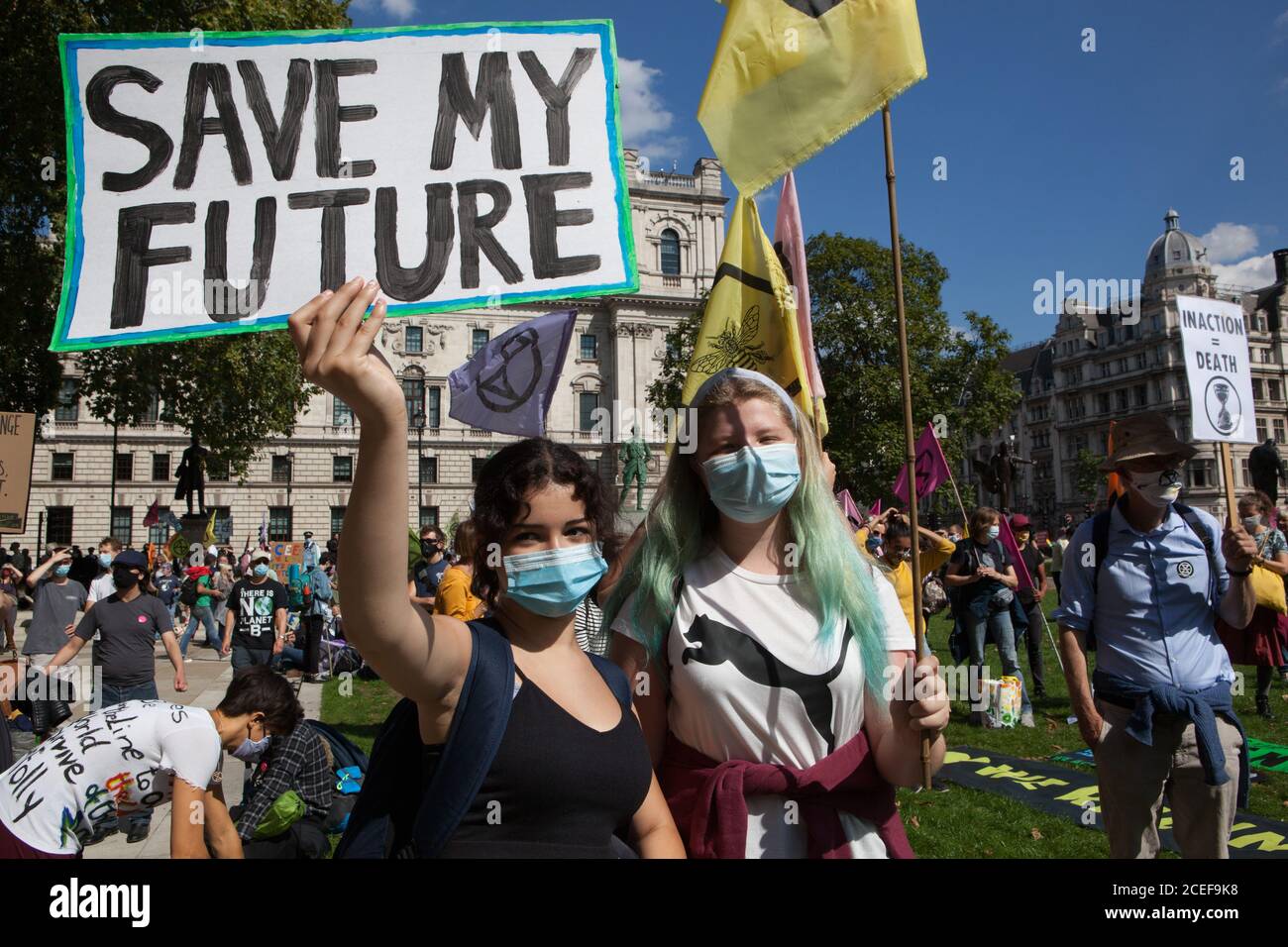 Londres, Royaume-Uni, 1er septembre 2020 : les manifestants de la rébellion de l'extinction ont marché sur la place du Parlement et ont violé les lignes de police pour fermer les routes environnantes. Quelques arrestations ont été effectuées. Les militants écologistes appellent les députés à appuyer le projet de loi sur les urgences climatiques et écologiques (projet de loi du CEE). Anna Watson/Alay Live News Banque D'Images