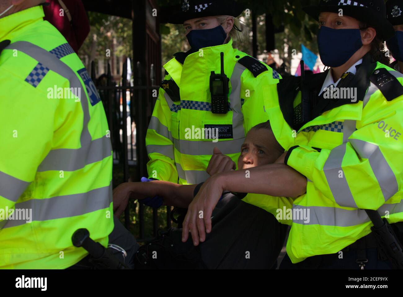 Londres, Royaume-Uni, 1er septembre 2020 : les manifestants de la rébellion de l'extinction ont défilé sur la place du Parlement et ont violé les lignes de police pour fermer les routes environnantes. Quelques arrestations ont été effectuées. Les militants écologistes appellent les députés à appuyer le projet de loi sur les urgences climatiques et écologiques (projet de loi du CEE). Anna Watson/Alay Live News Banque D'Images