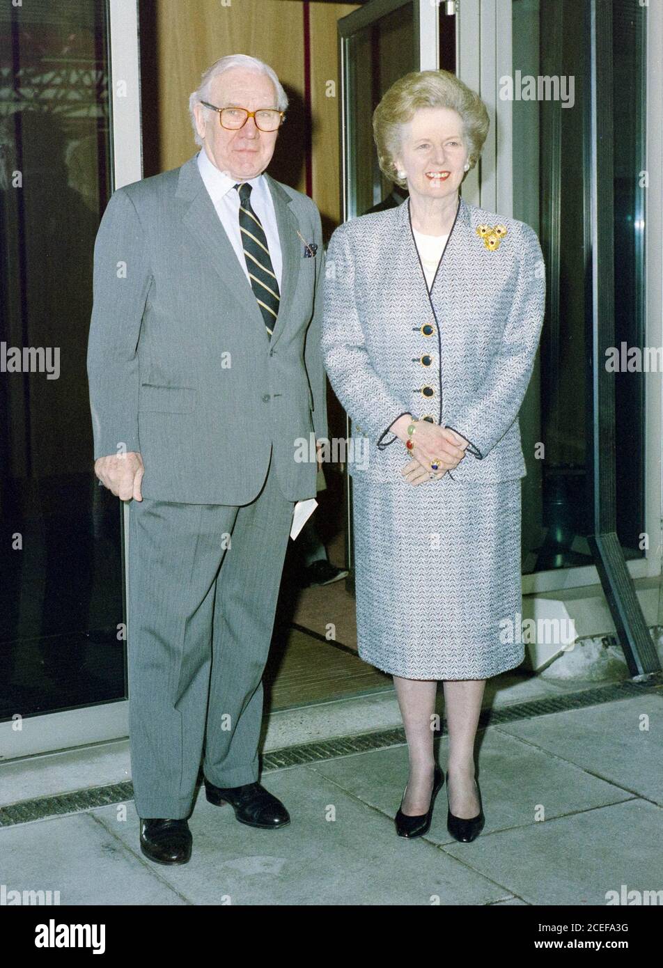 Premier ministre Margaret Thatcher arrivant à l'aéroport de Londres Heathrow 1989 Banque D'Images