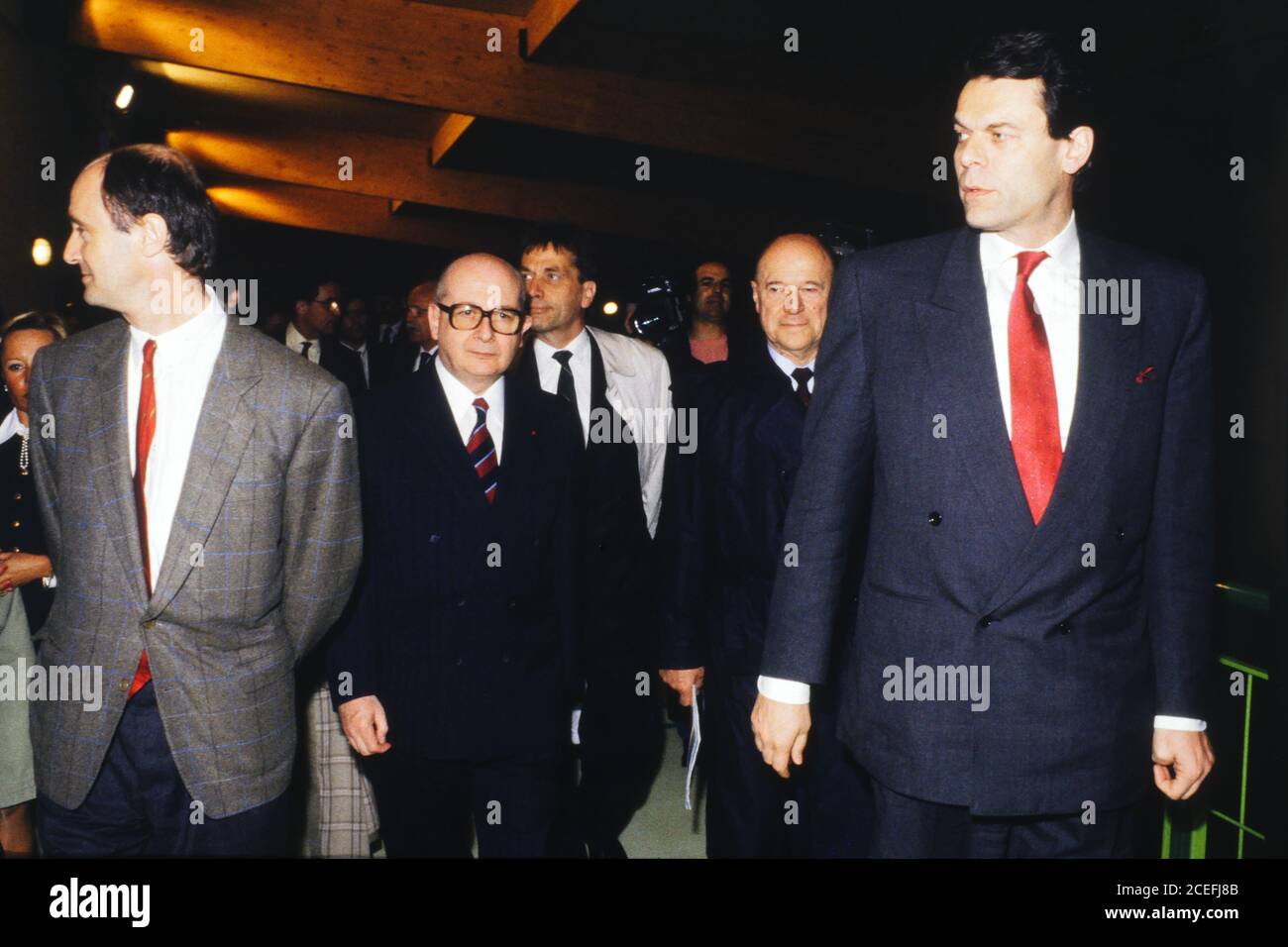 Brice Lalonde et Michel Noir se rendent à l'usine de traitement des eaux usées de Rillieux, à Rillieux, en France Banque D'Images