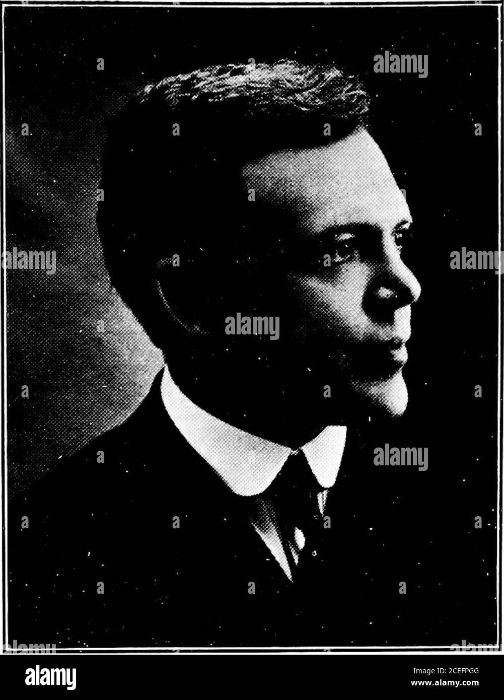 . L'histoire centenaire de Kutztown, Pennsylvanie : célébration du centenaire de l'incorporation de l'arrondissement, 1815-1915. JOHX WILSON Kutztown, Pennsylvanie, était boru à Kimberley, Vincent Town-ship, comté de Chester, 26 mars, 1S45, fils de Thomas et Uebecca Wilson. Il est un employé de chemin de fer à la retraite. Il est entré dans l'emploi du P. et R. Co.in 1870, comme menuisier et par le travail fidèle a été promu au contremaître des charpentiers et plus tard pompier, et le 16 avril 1877, à l'ingénieur. Le 17 juin 1902, il a été mis à l'accélération de divers trains de marchandises et de passagers et a été transféré à la ville de Kutz an Banque D'Images