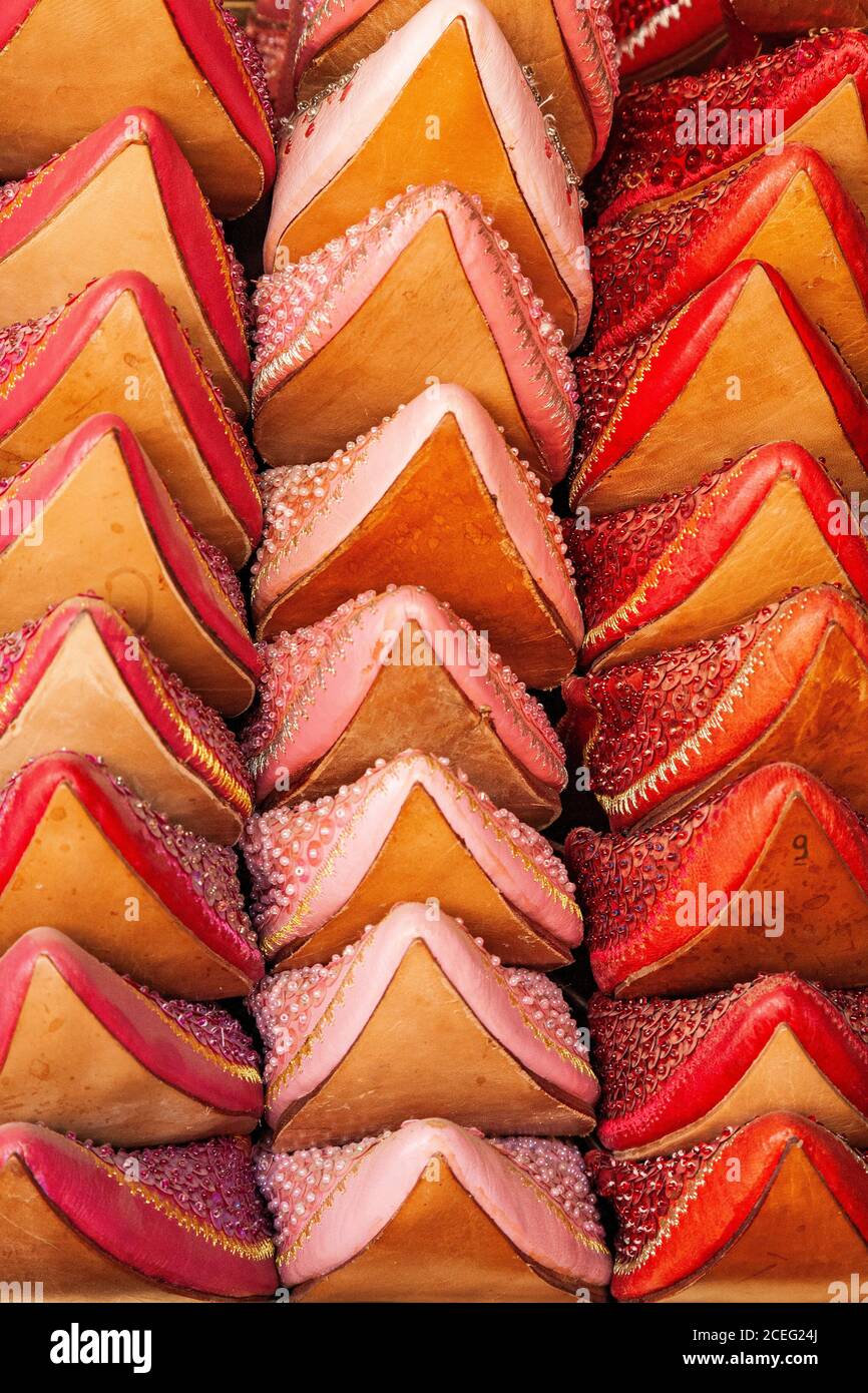 Pantoufles en cuir multicolore Banque D'Images