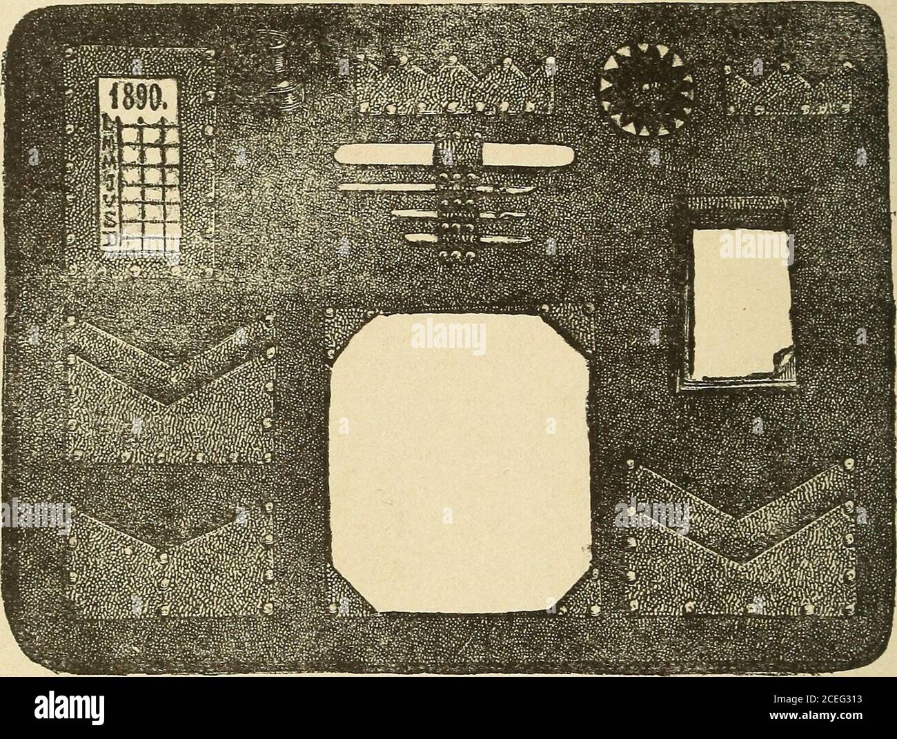 . Un travail de fantaisie pour le plaisir et le profit. 178 TRAVAIL DE DAINTY POUR LE PLAISIR ET LE PROFIT. Chaque coin avec des morceaux de cuir ou de tissu triangulaires. Les différentes poches, destinées à contenir du papier, des enveloppes, des timbres, des cartes, etc., sont attachées avec des boutons. Une bande droite de tissu, divisée en compartiments avec des petits ongles, contient le couteau à papier, le porte-stylo, le crayon et le couteau à papier. À côté de TH«. FIGURE 165. le support d'encre, tenu en place par une sangle en cuir ou élastique, est un calen-dar mobile, et sur le côté opposé est un penwiper et une note de bloc. Pour un ami non valide, aucun cadeau acceptable n'a pu être conçu. La dépense est Banque D'Images
