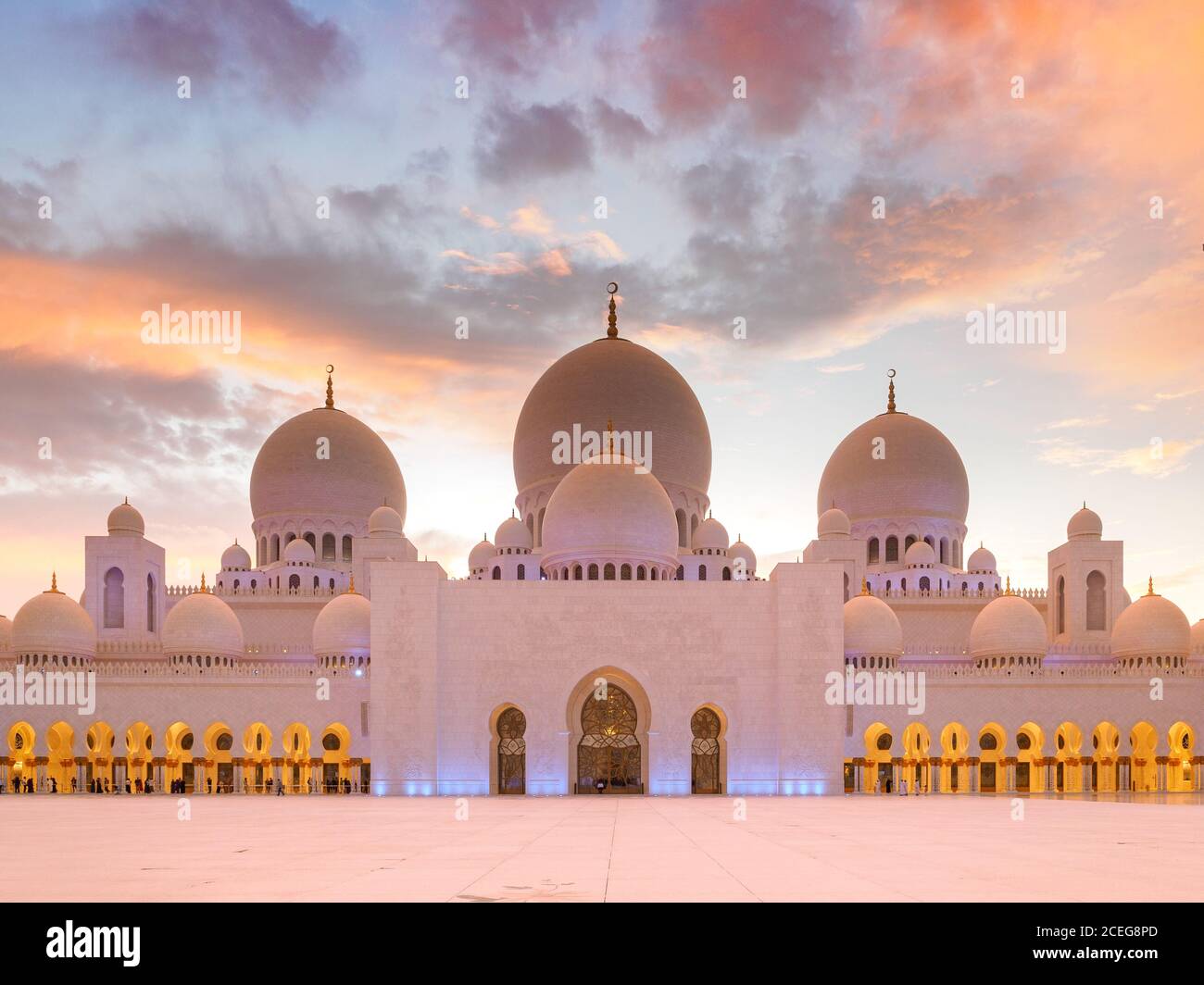 Grande mosquée Sheikh Zayed au coucher du soleil, Abu Dhabi, Émirats Arabes  Unis Photo Stock - Alamy