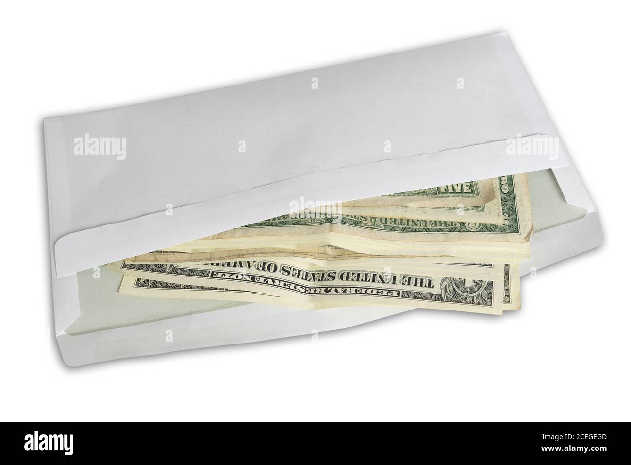 vue en grand angle des billets de dollars dans enveloppe blanche isolée sur fond blanc Banque D'Images