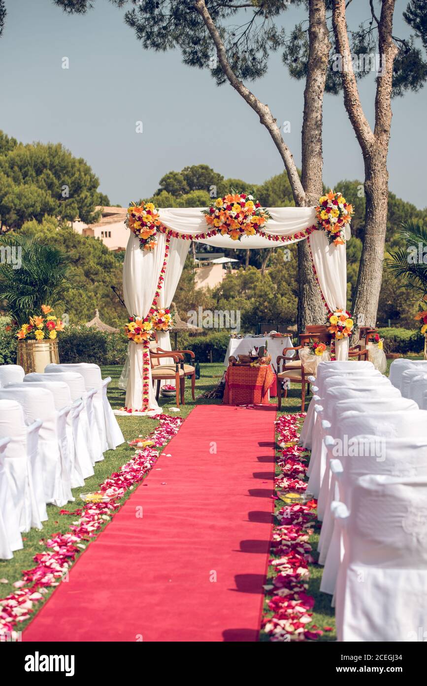 Décorations de mariage hindoues dans la nature Banque D'Images