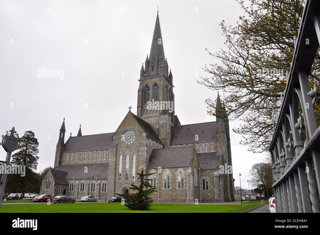 Cathédrale catholique St Mary, Killarney, comté de Kerry montrant l'aspect frontal. Conçu par l'architecte anglais Augustus Welby Pugin, Construction be Banque D'Images