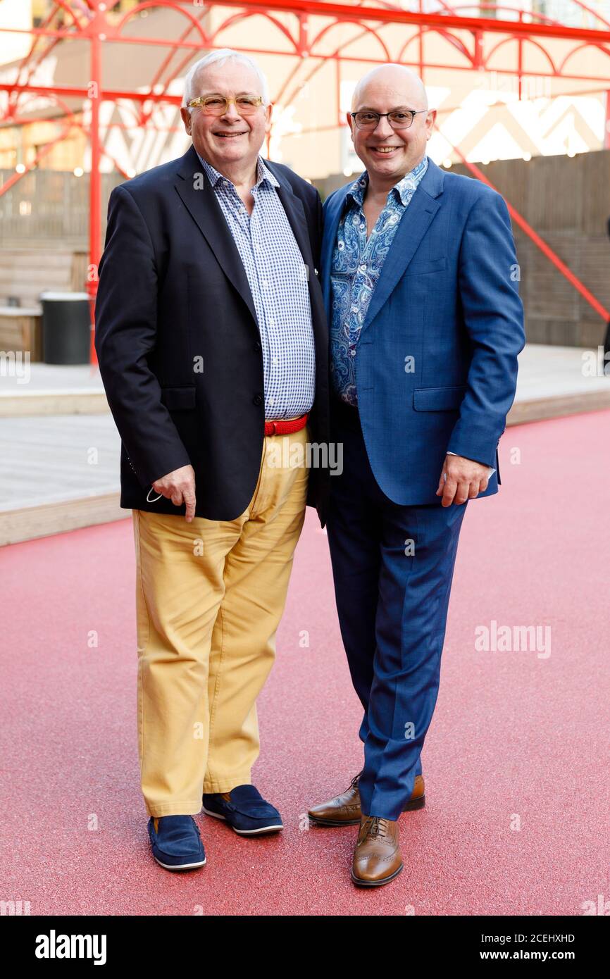 Théâtre Troubadour, Wembley Park, Royaume-Uni. 1er septembre 2020.Christopher Biggins et Neil Sinclair arrivent au théâtre Troubadour, pour la soirée presse de 'Leepess, A musical Romance' UNE nouvelle comédie musicale basée sur le film 'Leepess in Seattle', avec Tom Hanks et Meg Ryan. Amanda Rose/Alamy Live News Banque D'Images