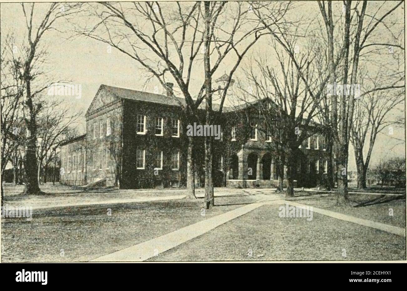 . Citoyenneté loyale. ) rovi(le libre inslnilion; et par pubHclectures. Chacun d'entre nous, individuellement, peut aider dans le travail tliisGreat en étant aussi prévenant de l'étranger qui essaie d'apprendre nos manières que nous le serions de nous dans des circonstances inversées. Vous reconnaîtrez que les hommes de nombreuses nations aidaient à enrichir notre vie nationale. Bui notre pays leur a donné niuch, et pour les thaïlandais et pour son sclf-preservilioii il doit avoir leur allégeance indivise.On peut être tliankful que la plupart des gens qui cometo l'Amérique pour lui faire leur maison réalisent cela. En 190, citoyenneté loyale. Figure Banque D'Images