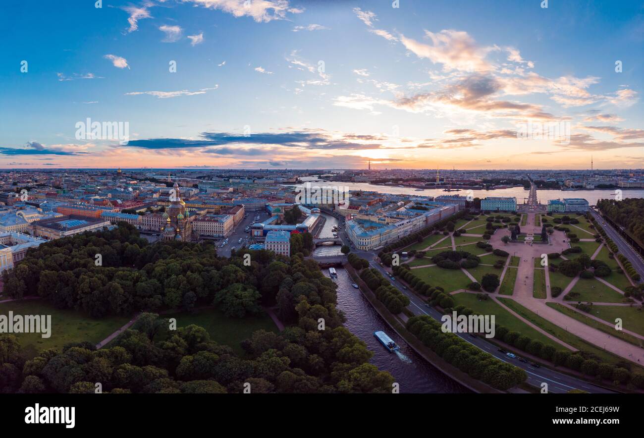 05 août 2018, SAINT-PÉTERSBOURG Russie: Belle vue de dessus du centre-ville historique de Saint-Pétersbourg et le champ de Mars, jardin d'été et la Neva Banque D'Images