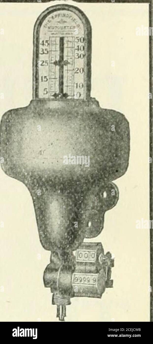 . Tige et pistolet. SPRINGFIELOTOMETER. LES MODÈLES POUR 1908 sont maintenant offerts avec de nouvelles fonctionnalités précieuses UN NOUVEAU CADRAN qui est parfaitement facile à lire depuis le siège arrière de la tonueau. I^arge, figurine transparente noir jais sur émail blanc de lait, ce qui en fait le plus facile à lire de tous les cadrans. Une MAIN MAXIMALE qui est solide et parfaite dans son fonctionnement. Déplace l'échelle vers le haut avec l'indicateur poin-ter mais reste à la vitesse la plus élevée atteinte jusqu'à ce qu'il soit relâché en appuyant sur un bouton. Peut être instantanément mis en service à la volonté de l'utilisateur. RENFORT EN ACIER À RESSORT TREMPÉ À L'HUILE NEUF à chaque extrémité du tube d'arbre flexible. Clapet Banque D'Images