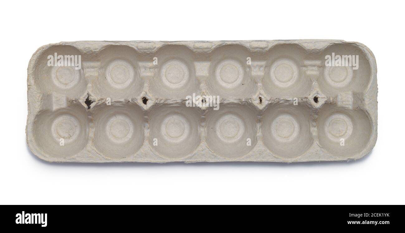 Vue de dessus de la boîte à oeufs vide isolée sur blanc. Banque D'Images Vue de dessus de la boîte à oeufs vide isolée sur blanc. Banque D'Images