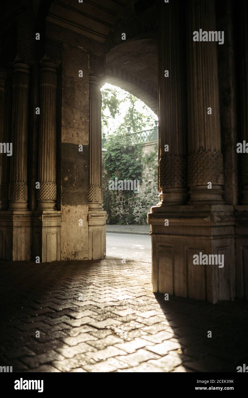 Murs et plafond magnifiquement décorés sur la majestueuse mosquée d'Istanbul, Turquie Banque D'Images