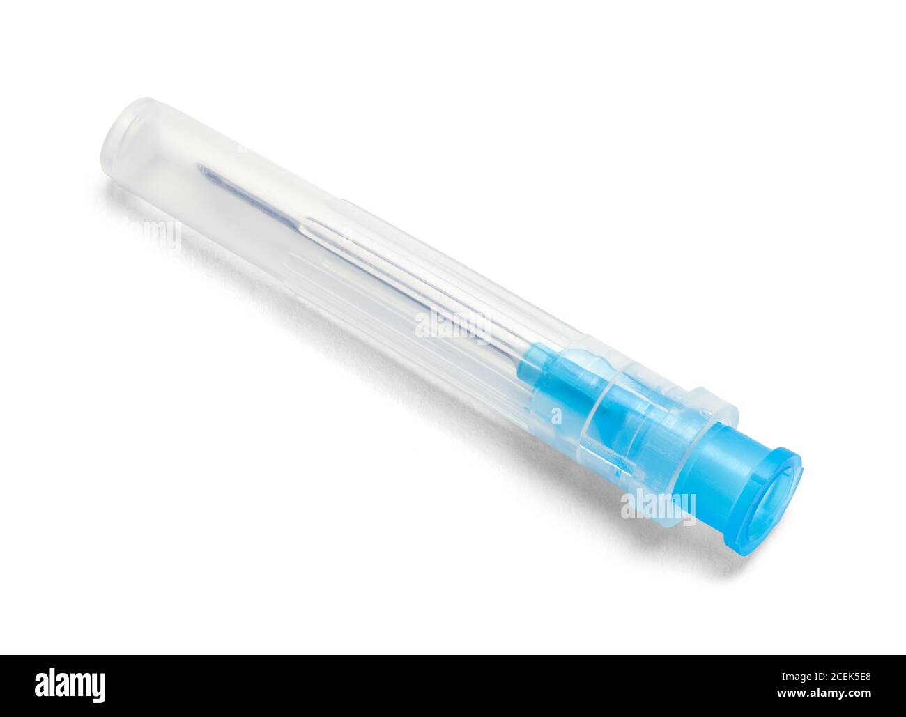 Aiguille hypodermique isolée sur blanc. Banque D'Images
