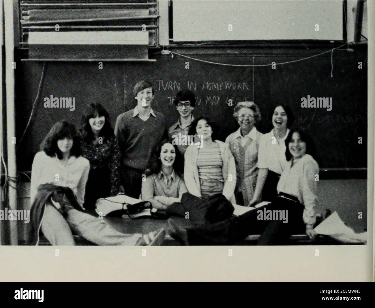 . U et I. le Gargoyle était vraiment cool. Jane Gladney a été rédactrice pour le premier semestre et Amy Q.Molnar a été rédactrice pour le deuxième semestre. Mlle Beth Hostetter sponsor. Les membres du personnel étaient : TheoMerritt, Cammie Edwards, KarenKrummel, David Norman, Ned WattsEric Yang et Willy Purves. (Photo : Paul Parker, Toshi Nishida, Grace Williams et Jenny Jend-rasiak.) Gargoyle unique était : Heather Greenberg, Julie Stenzel, Peter Kolodziej, PeterAppel, Lucy Temperley, BetsyBrotherson, Rachel Friedberg, DawnParker et Mme Tibbetts (commanditaire). 48. Banque D'Images