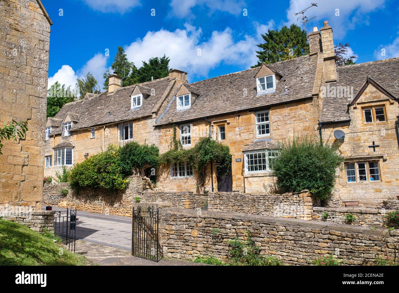 Cotswolds en pierre de Bourton sur la colline, Cotswolds, Gloucestershire, Angleterre Banque D'Images