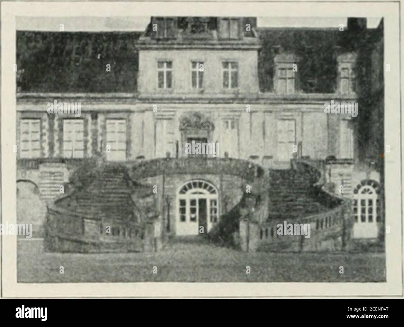 . L'art en France. 2S4.—LA COIRT OVALE À FONTALNEBLEAF. ARR EN FRANCE. FIGURE 285.—HOkSli-Shui; SllUASK Al FONT A INLBl.liAl qui s'est montré capable d'adapter les formes Itahan à la Christiansentence. Un nombre élevé de sculptures religieuses lui sont a.scribcd, pour la plupart en marbre. Le tombeau de Samt Mihiel est par un artiste qui a preservedla puissante émotion du Moyen âge, boutqui sait comment équilibrer une composition dans la manière classique, et de donner l'élégance ou la violenceà ses attitudes. TheMagdalenen se plie aux pieds de kissthe Saveurs avec une souplesse asinéante, une nation du cou qui Banque D'Images