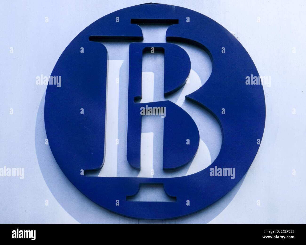 Jakarta, Indonésie - 10 juillet 2019 : logo de Bank Indonesia, la banque centrale de la République d'Indonésie à Jl. MH Thamrin, centre de Jakarta. Banque D'Images