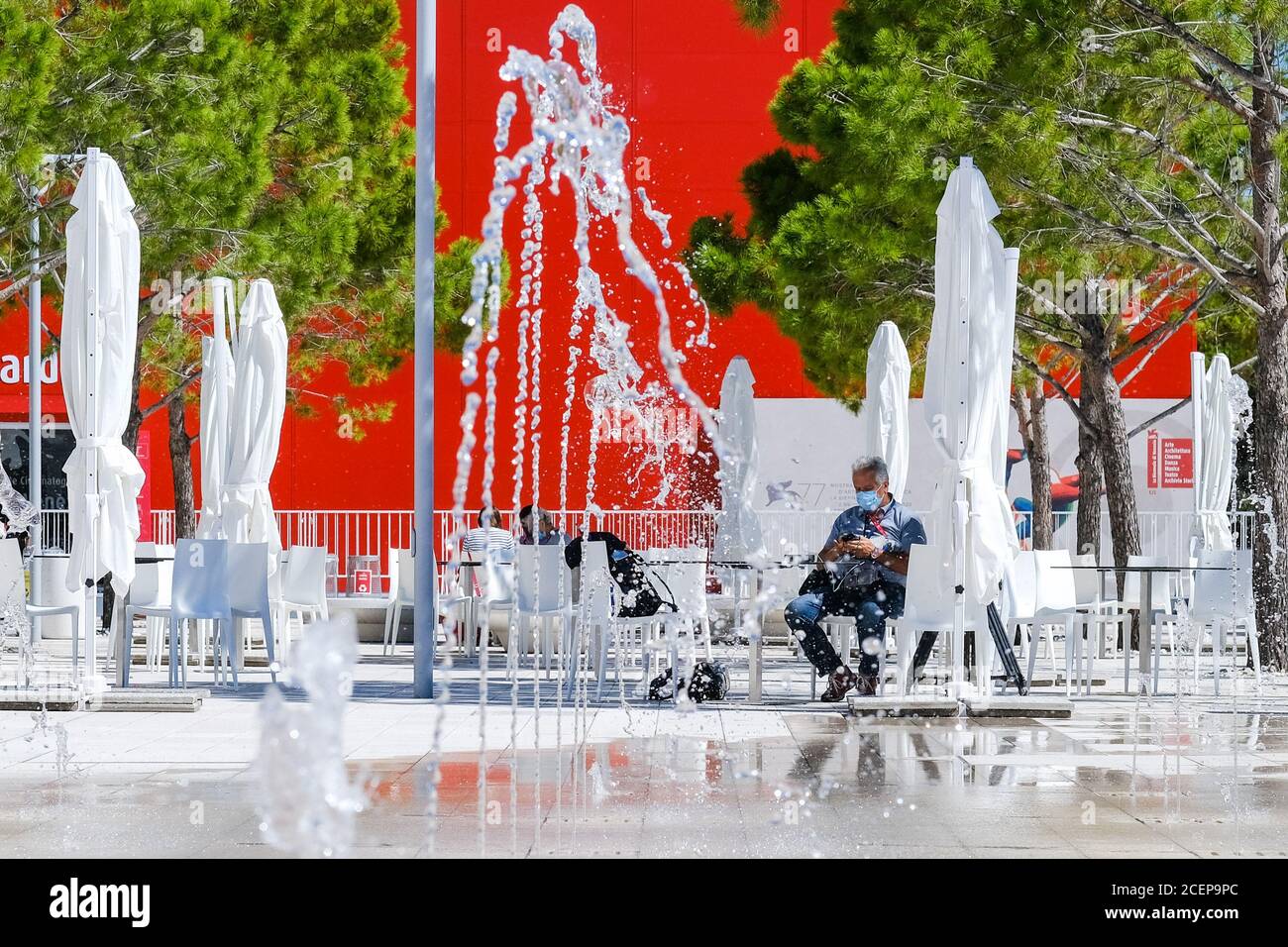 Venise, Italie. 1er septembre 2020. Préparatifs en cours pour le début du Festival du film de Venise - LA BIENNALE DI VENEZIA. Les masques sont obligatoires dans les bâtiments et beaucoup les portent également dans les espaces ouverts. Photo de Julie Edwards./Alamy Live News Banque D'Images