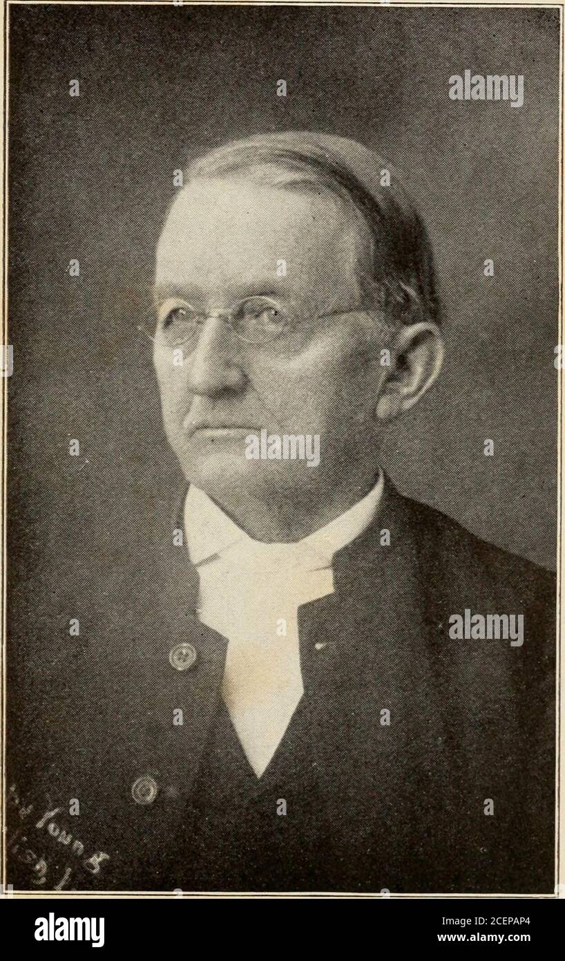 . Histoire des descendants de Christian Wenger qui ont émigré d'Europe vers le comté de Lancaster, en Pennsylvanie, en 1727, et un registre généalogique complet des familles. 5. Enos W. Wenger, né le 1er janvier 1890. 6. Emma Wenger, née le 3 avril 1892. 7. Samuel W. Wenger, né le 25 avril 1894. 8. Noah W. Wenger, née le 24 décembre 1895. N° 434. Sixième génération. 202. 9) Lydia Wenger, née à Lancaster Co., en Pennsylvanie, le 16,1859 septembre, est mariée le 13 novembre 1881 à Benjamin W. High (sonof Chr. High), né le 26 février 1856. ADRESSE P. O., Oregon,Lancaster Co., Pennsylvanie. Leurs enfants sont : 1. David S. High, né le 19 octobre 1882. 2. Christian W. Banque D'Images