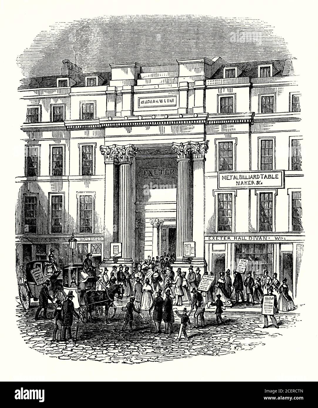 Une ancienne gravure d'Exeter Hall, The Strand, Londres, Angleterre, Royaume-Uni c. 1840. Il a été érigé entre 1829 et 1831 sur le site d'Exeter Exchange. L'auditorium du hall principal peut accueillir plus de 4,000 personnes. Exeter Hall a accueilli des réunions religieuses et philanthropiques. Les réunions de la Société anti-esclavagiste ont eu lieu ici, et les mots «Exeter Hall» sont devenus synonymes du lobby anti-esclavage. Il est devenu le siège social du YMCA (fondé en 1844). Exeter Hall a été vendu par le YMCA au J. Lyons & Co en 1907. Le bâtiment a été démoli et l'hôtel Strand Palace a été construit à sa place, ouvrant en 1909. Banque D'Images