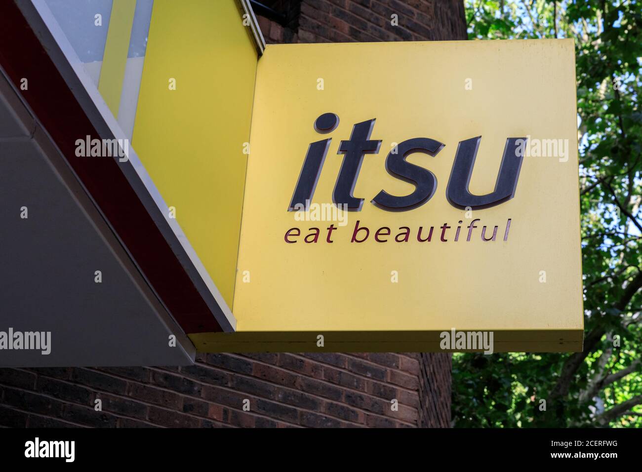 ITSU, restaurant asiatique et chaîne alimentaire à emporter extérieur et logo, Covent Garden, Londres, Angleterre, Royaume-Uni Banque D'Images