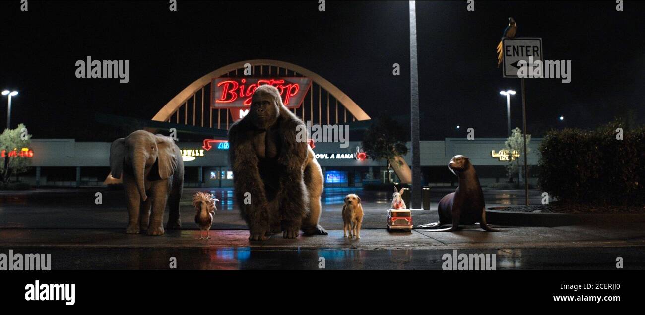 Le seul et unique Ivan est un film de fantaisie américaine de 2020 réalisé par Thea Sharrock à partir d'un scénario écrit par Mike White, basé sur le roman pour enfants du même nom de K. A. Applegate. Les stars du film les voix de Sam Rockwell, Angelina Jolie, Danny DeVito, Helen Mirren, Brooklynn Prince, Chaka Khan, Ron Funches, Phillipa Soo, et Mike White, avec les personnages humains représentés par Ramón Rodríguez, Ariana Greenblatt, Et Bryan Cranston. Cette photographie est à usage éditorial exclusif et est le copyright de la compagnie de film et/ou le photographe assigné par la compagnie de film ou de production et c Banque D'Images