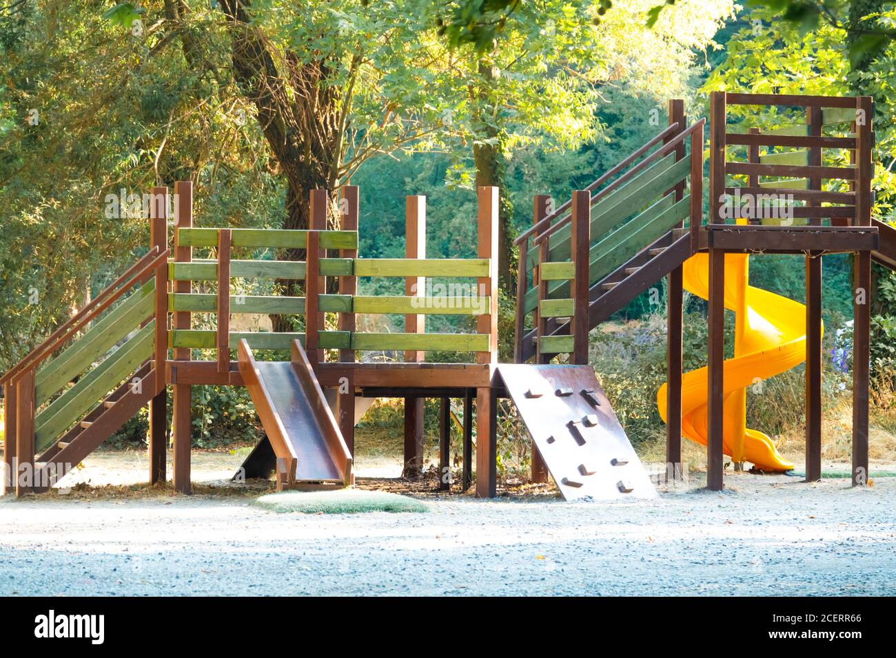 Aire de jeux pour enfants dans le parc national de Karagol izmir turquie. Banque D'Images