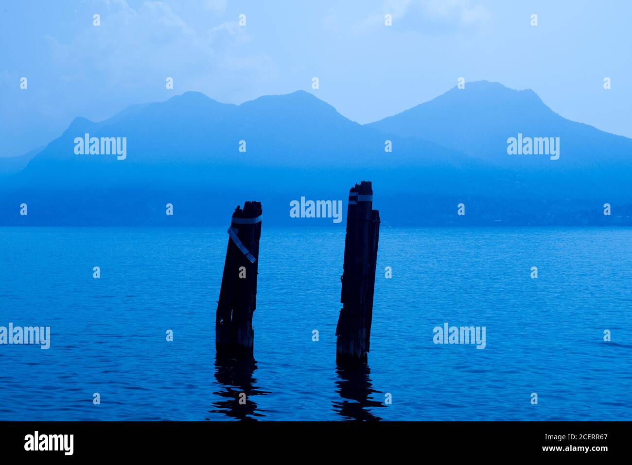 Lago Maggiore à l'heure bleue, vu de Verbania Banque D'Images