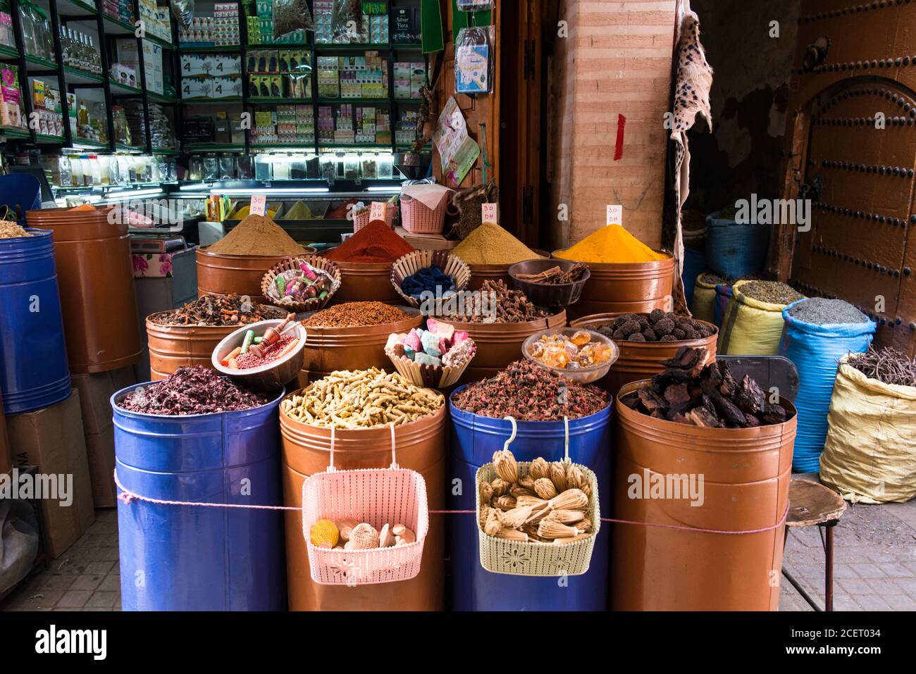 Spice Market, ouvert seulement un jour par semaine, dans le quartier juif traditionnel. Marrakech, Banque D'Images