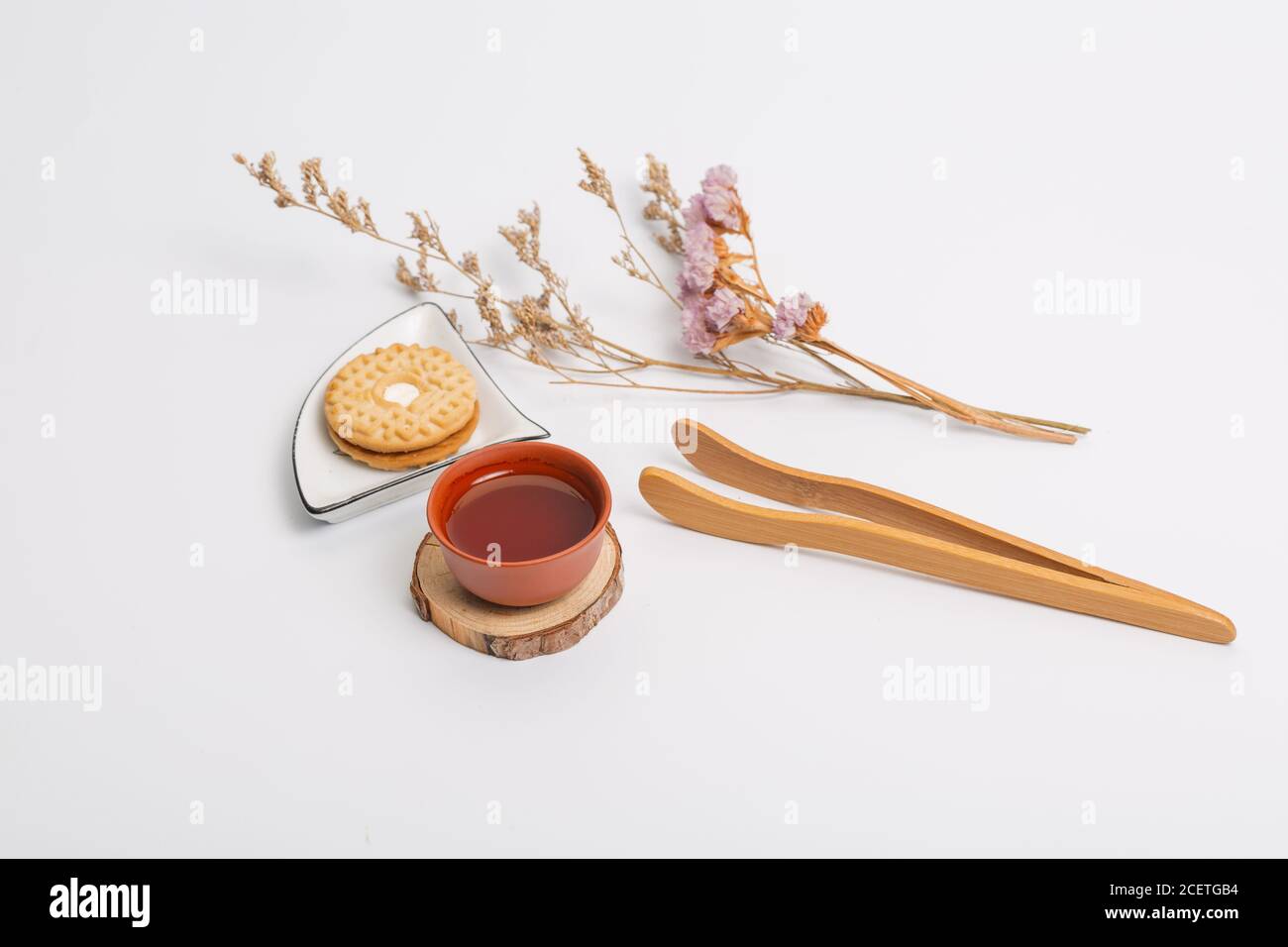 Théière traditionnelle chinoise, tasse, ensemble de thé recouvert de taches de thé Banque D'Images