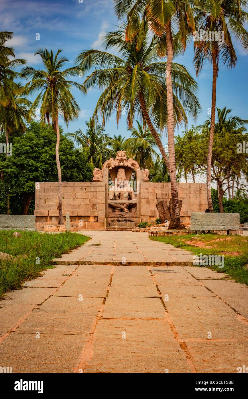 temple de narasimha lakshmi l'art antique de pierre de hampi d'angle unique est prise à hampi karnataka inde. Ce temple présente le plus grand effigie de Banque D'Images