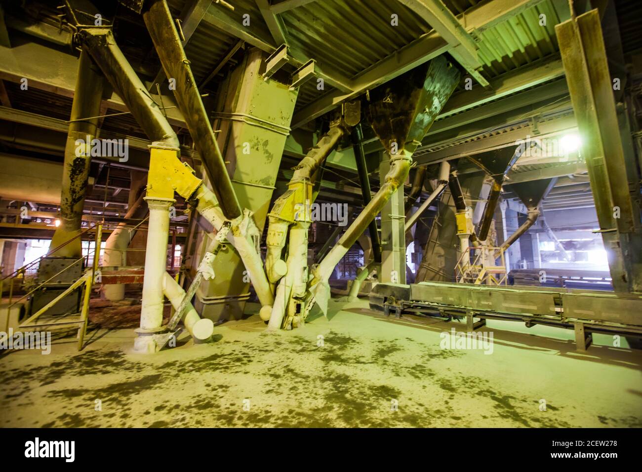Atelier sur l'acide sulfurique (sulfurique). Usine d'engrais phosphoriques. Banque D'Images