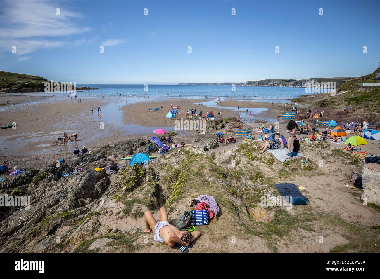 Plage de Bigbury-on-Sea surplombant Burgh Island, région d'une beauté naturelle exceptionnelle, côte sud-ouest du Devon, Angleterre, Royaume-Uni Banque D'Images