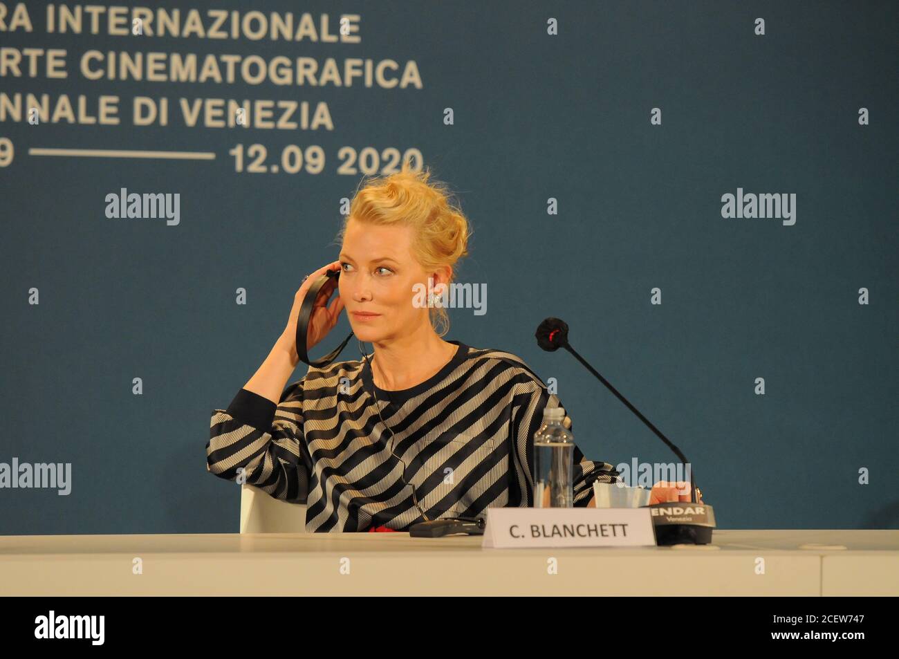 Conférence de presse d'ouverture au cours de la 77e Mostra Internazionale d'Arte Cinematografica la Biennale di Venezia 2020. Banque D'Images