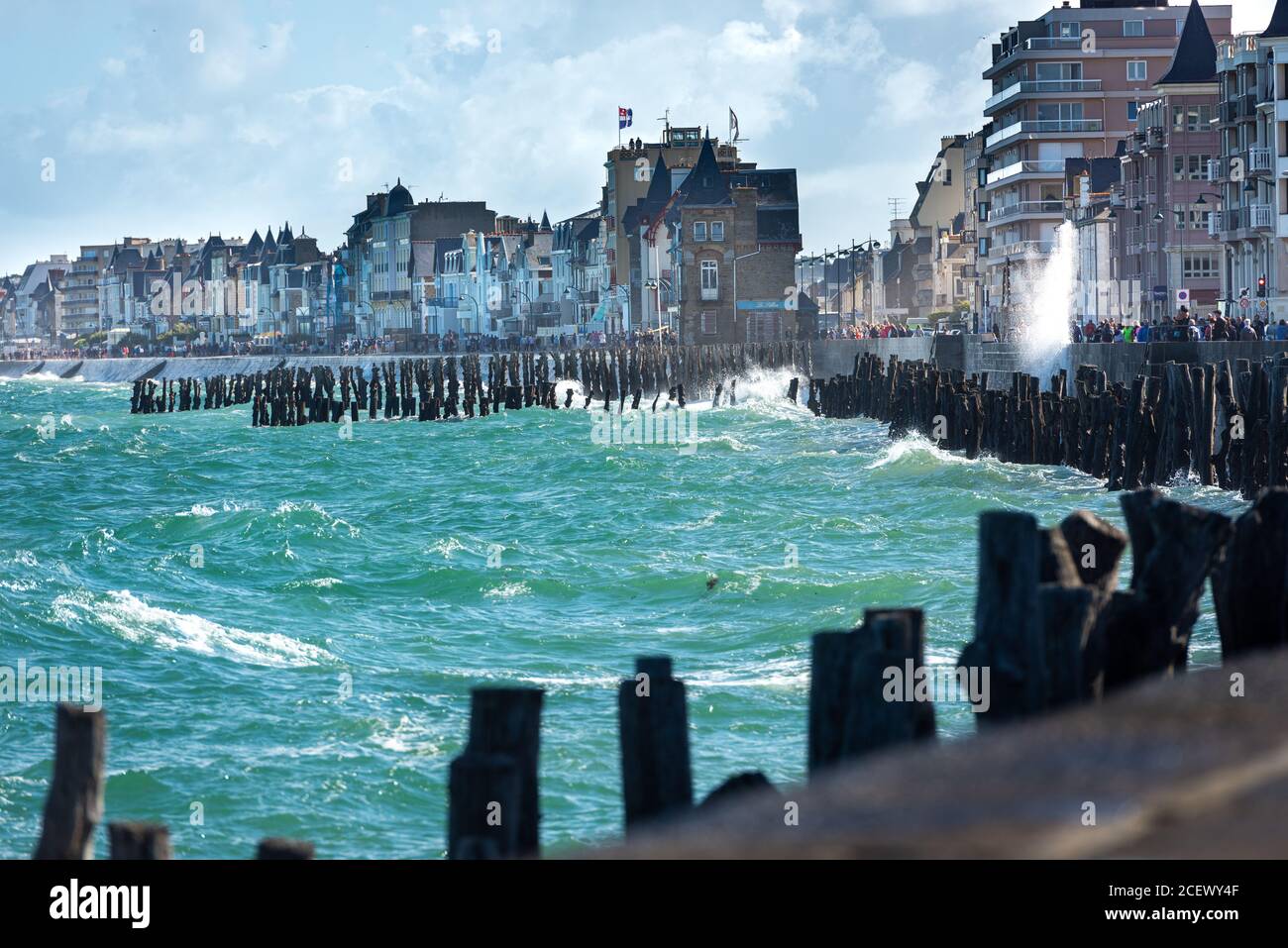 Saint Malo, Bretagne, France, à marée haute. Banque D'Images
