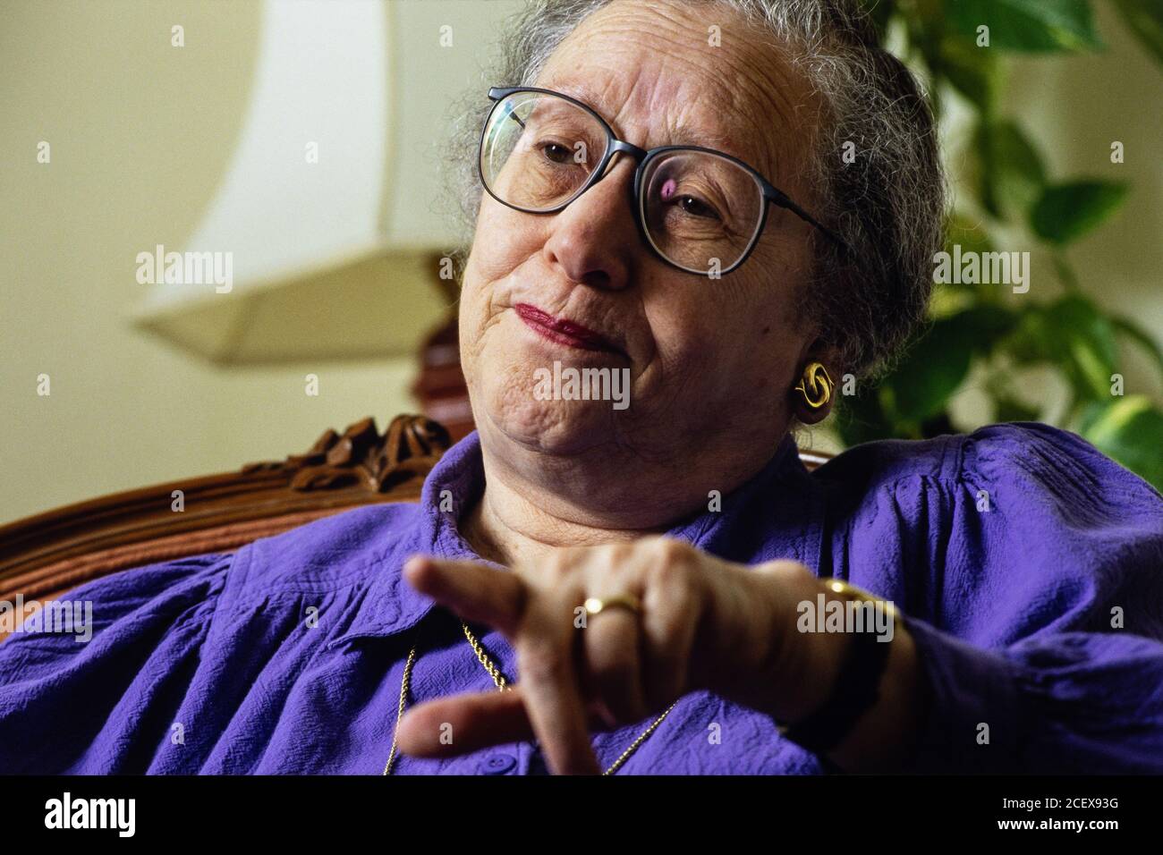 Carolyn Gold Heilbrun - une universitaire américaine de l'Université de Columbia et une auteure féministe prolifique d'études académiques. En outre, à partir des années 1960, elle publia de nombreux romans de mystère populaires avec une femme protagoniste, sous le nom de plume d'Amanda Cross. 07 juin 1994. Photo: Neil Turner Banque D'Images