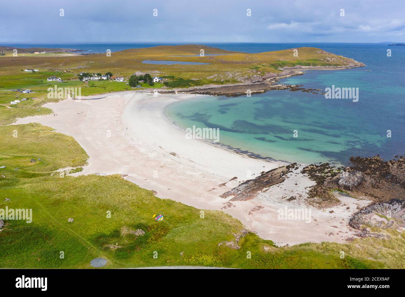 Vue aérienne de la plage de Mellon Udrigle à Ross-shire, dans les Highlands écossais, au Royaume-Uni Banque D'Images