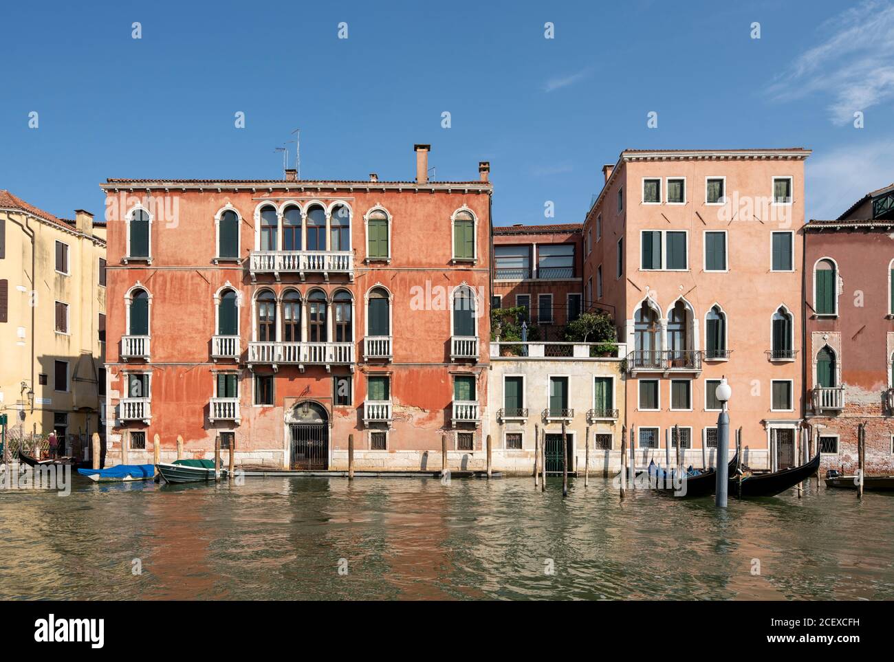 Veneig, Canal Grande, Palazzo Giustininian Persico, rechts Palazzo Tiepolo Passi, Auch Palazzetto Tiepolo, Palazzo Tiepoletto Passi oder CA' Tiepoletto Passi genannt Banque D'Images