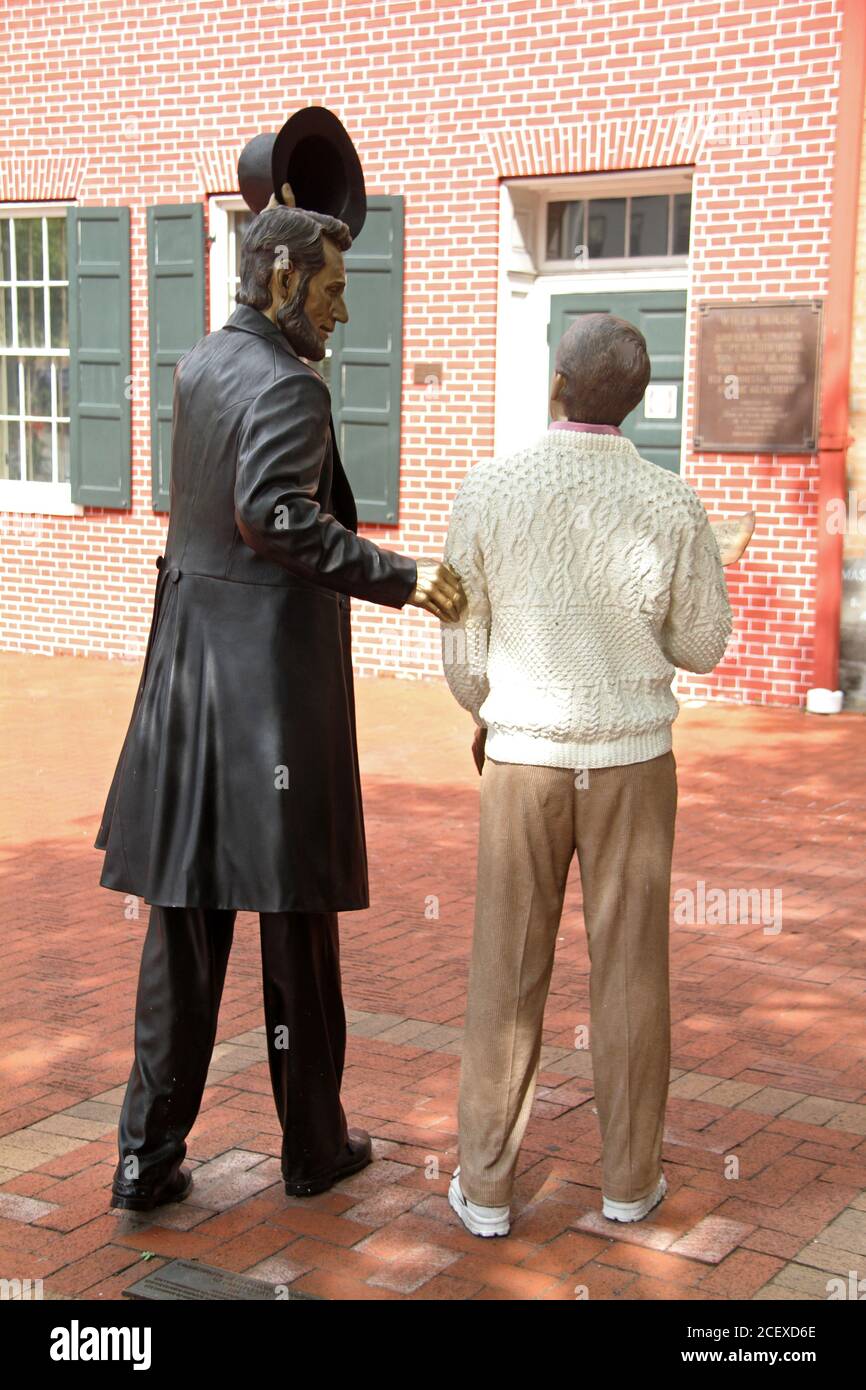 Gettysburg, PA, États-Unis. Statue du président Lincoln à Lincoln Square. Banque D'Images