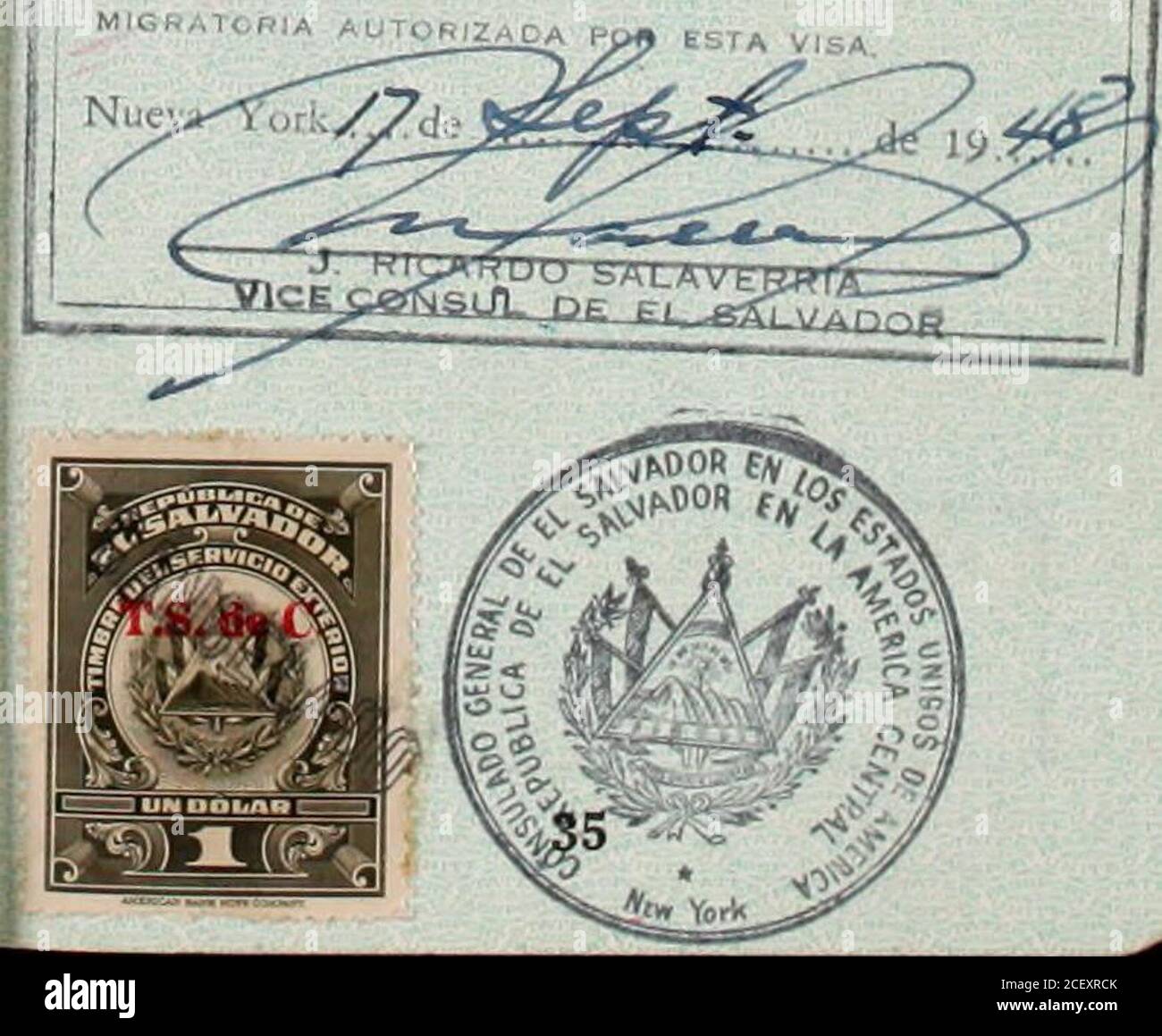 . Collection Kurt Gelles. CONSULADO GENERAL DE EL SALVADOR EN NUEVA YORK, EE. UU. De A. j Visa No. i Bueno para dirigirseen viaje c ! SM vf taJK:l 1 ^^mm^rde la fafha.Am. A* :.!... Del. —.de . n ...de ,,;!, del luismo US$ ./ EL »^TeR5SAÖ;ö OUEDA ADVtRriD, que por N.NGUNKfcRMiriOO GAMBIAS ft) CALIOOM IG R A À RIA AUTOR/2ADA PP* ESTA V.sa. 0O. Il ITS IT 7 Banque D'Images