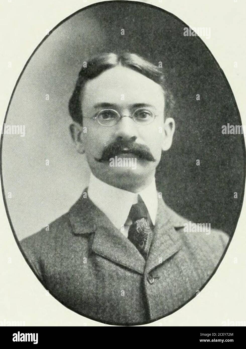 . Le pittoresque New London et ses environs : Grofton, Mystic, Montville, Waterford, au début du XXe siècle. Le concours télégraphique duel a eu lieu à Madison Square Garden, New YorkCity, il a reçu le premier prix pour l'envoi rapide. M. Edney est venu en relation avec la firme brok-erage de F.A. Rogers &C o m p a n y i n1S99. Et ajoutéeleur New Lon-(1 I) n 0Ific e in.1 u n c de l'année. Ce sys-tem de fil firmsleasd est le mostextensive de l'opération de thatin par tout con-c e r n semblable en Nouvelle-Angleterre. Theiroffices connectedliy privé wiresare environ cinquante innumber. Thej-ont aussi un nombre Banque D'Images