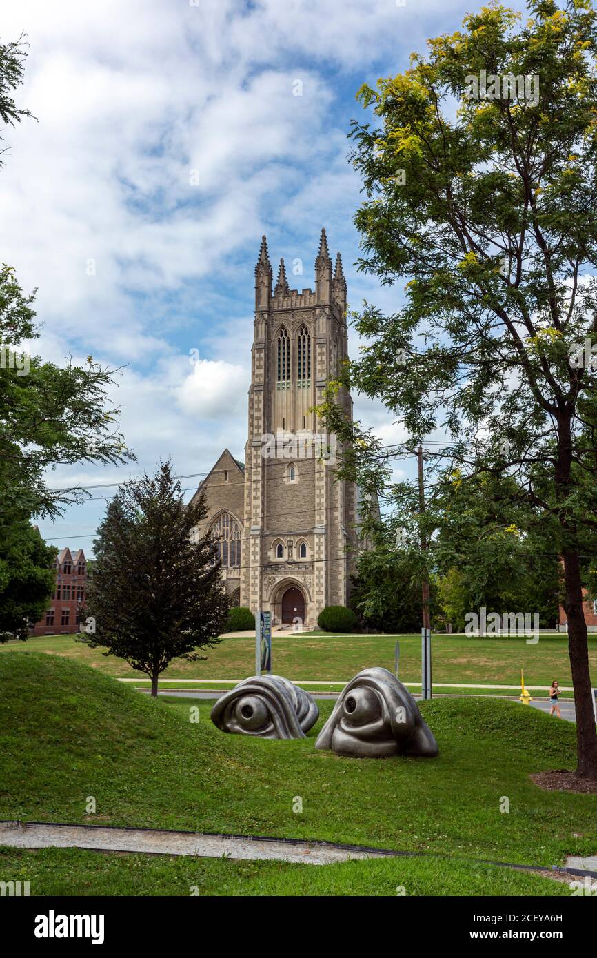 'Eyess' Williams College Museum of Art Lawn- Sing Double , artiste Louise Bourgeois, Williamstown, Massachusetts, États-Unis Banque D'Images