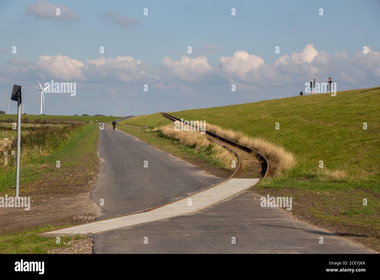 Barrage de Dagebüll, avec rails de chemin de roulement, Allemagne Banque D'Images