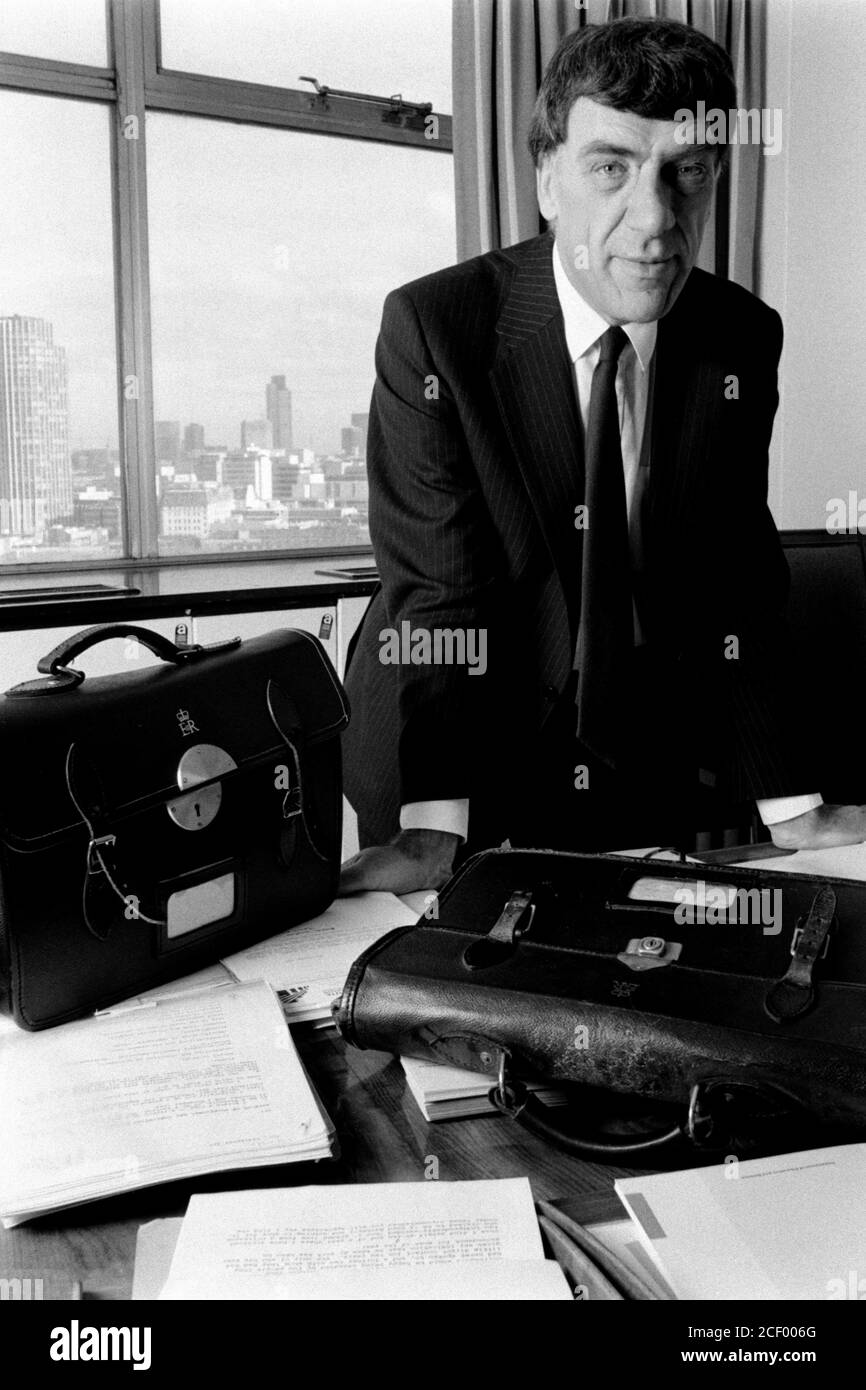 Eric Bolton - HM Inspecteur en chef des écoles, Elizabeth House, Waterloo. Londres. 05 décembre 1989. Photo: Neil Turner Banque D'Images