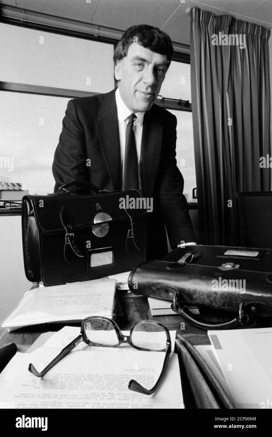 Eric Bolton - HM Inspecteur en chef des écoles, Elizabeth House, Waterloo. Londres. 05 décembre 1989. Photo: Neil Turner Banque D'Images