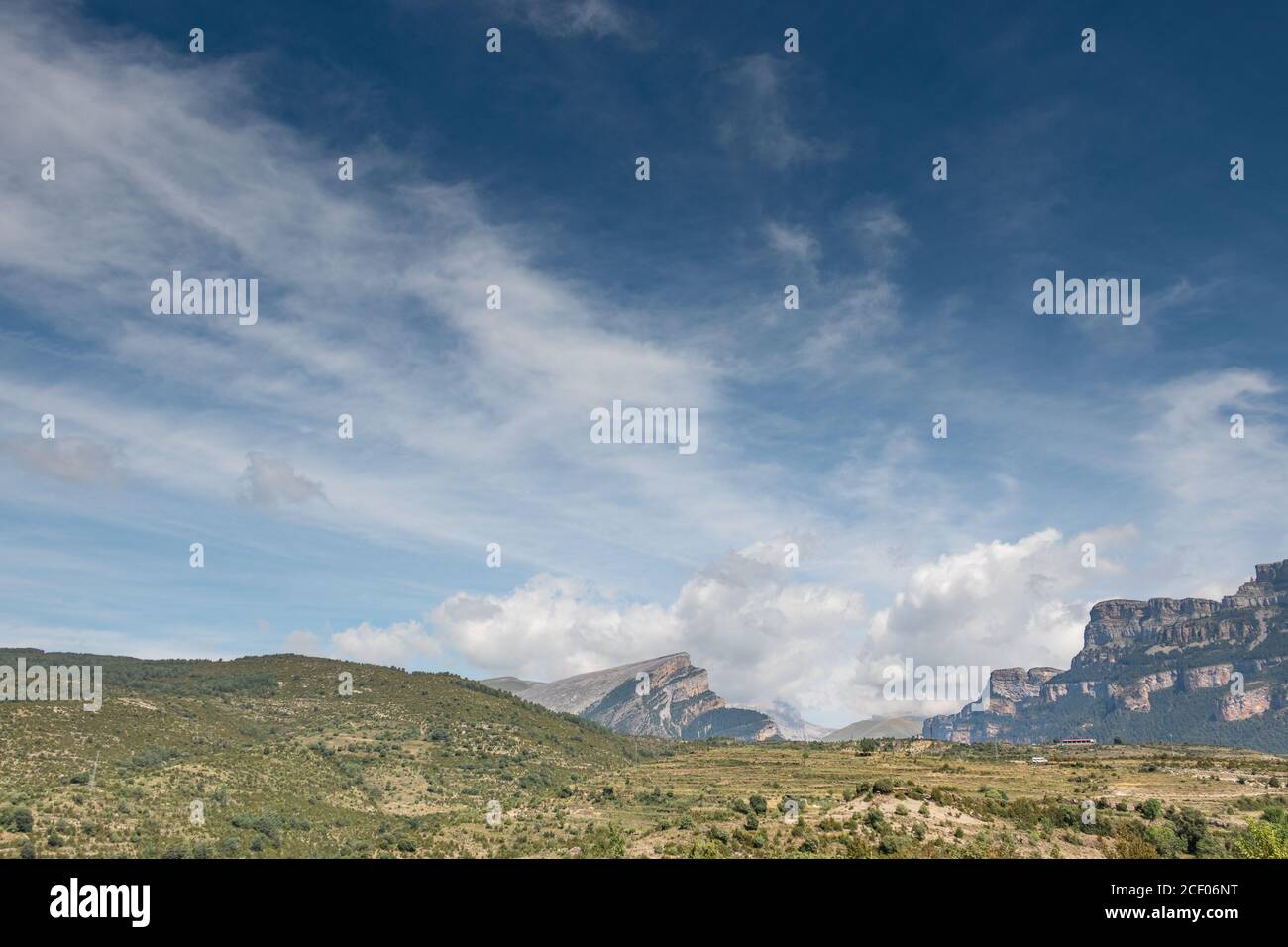 Ciel immense dominant la scène. La seule chose qui compte est maintenant. Aragon, Espagne Banque D'Images